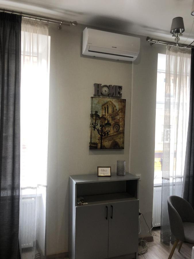 Appartement Luxury Flat In Downtown à Lviv Extérieur photo