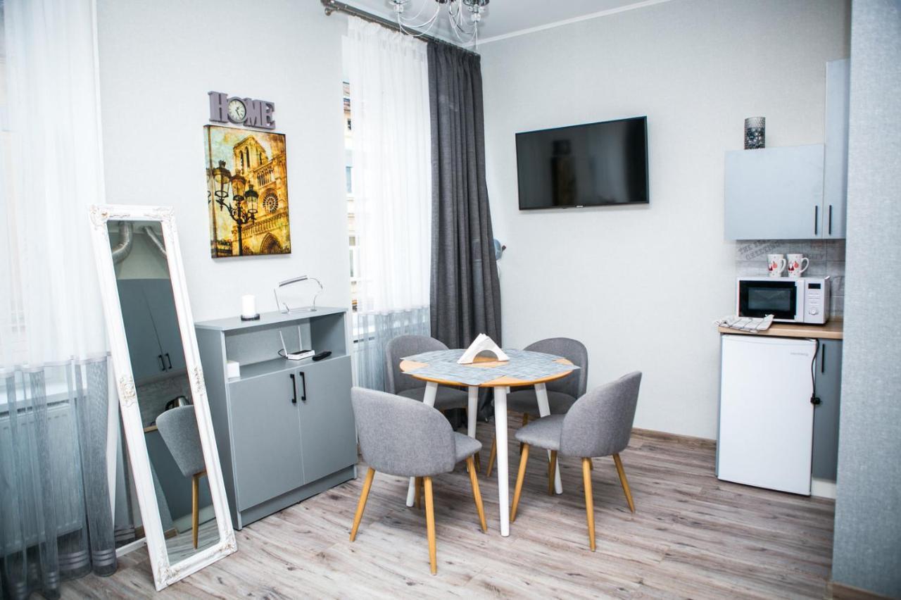 Appartement Luxury Flat In Downtown à Lviv Extérieur photo